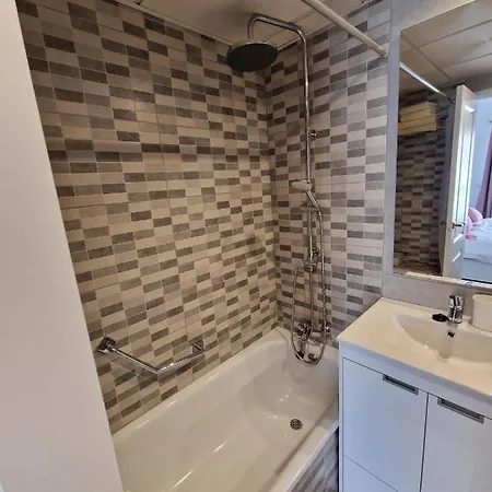 Apartament Rhea Calista *